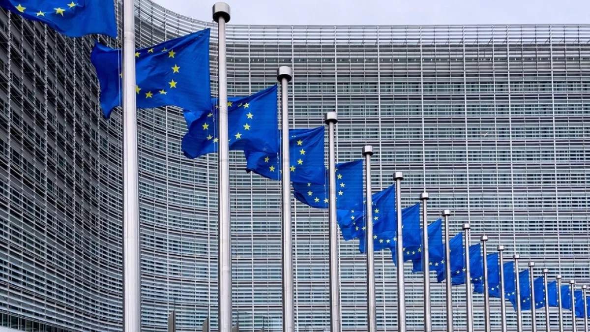 Κομισιόν: Καλεί Ισπανία και Ουγγαρία να ενισχύσουν τις μεταρρυθμίσεις για το κράτος δικαίου
