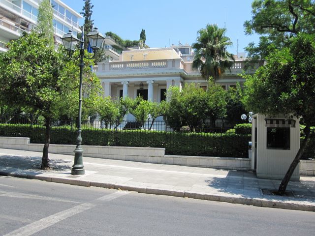Υπουργοί σε αγωνία