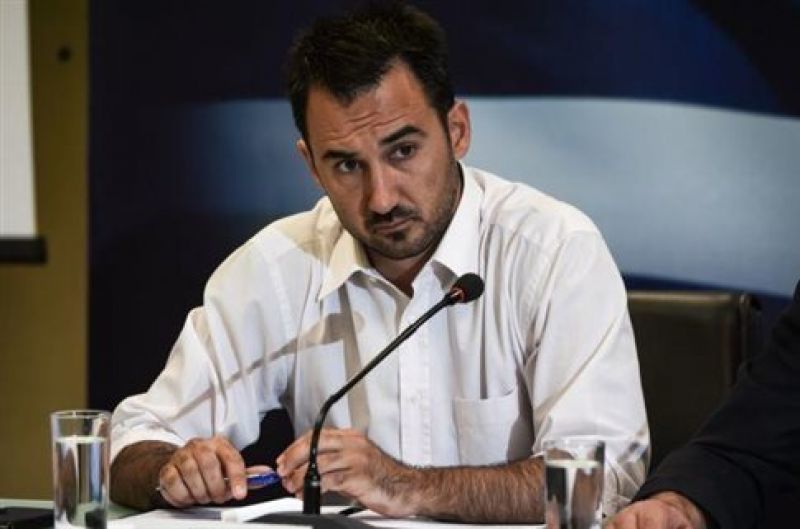 Χαρίτσης: Να μη φεύγουν οι νέοι για το εξωτερικό