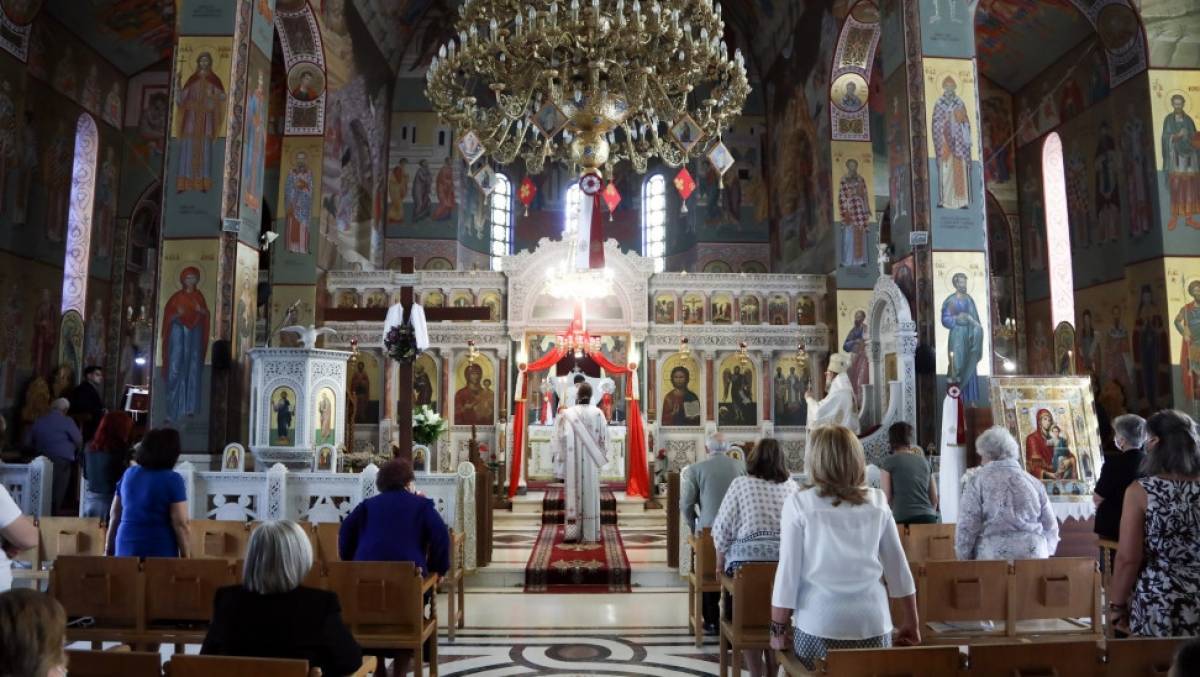 Παράταση των περιοριστικών μέτρων στις εκκλησίες