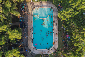 Selina Hospitality PLC: Συμφωνία χρηματοδότησης από την Global University Systems