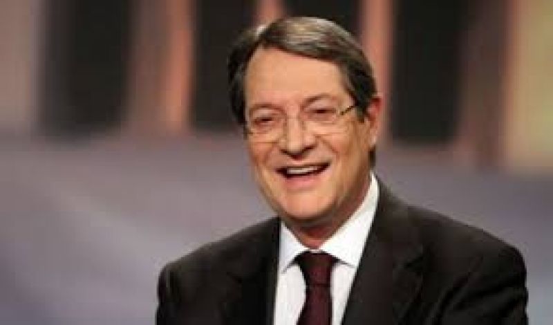 Δύο ώρες πίσω πάει το Eurogroup, από μιά κλωστή κρέμονται οι διαπραγματεύσεις