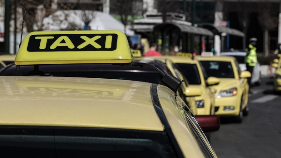 Τελεσίγραφο ταξιτζήδων: Πάρτε μέτρα, αλλιώς έρχονται αυξήσεις στην ταρίφα