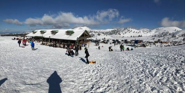 Χιονοστιβάδα 2,5 μέτρων στο Χιονοδρομικό Καλαβρύτων-Προβλήματα στο οδικό δίκτυο