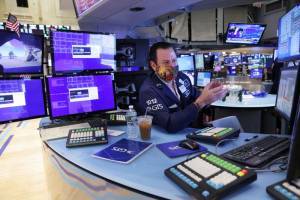 Διπλό ρεκόρ στη Wall Street, με τους φόβους για την Όμικρον να υποχωρούν