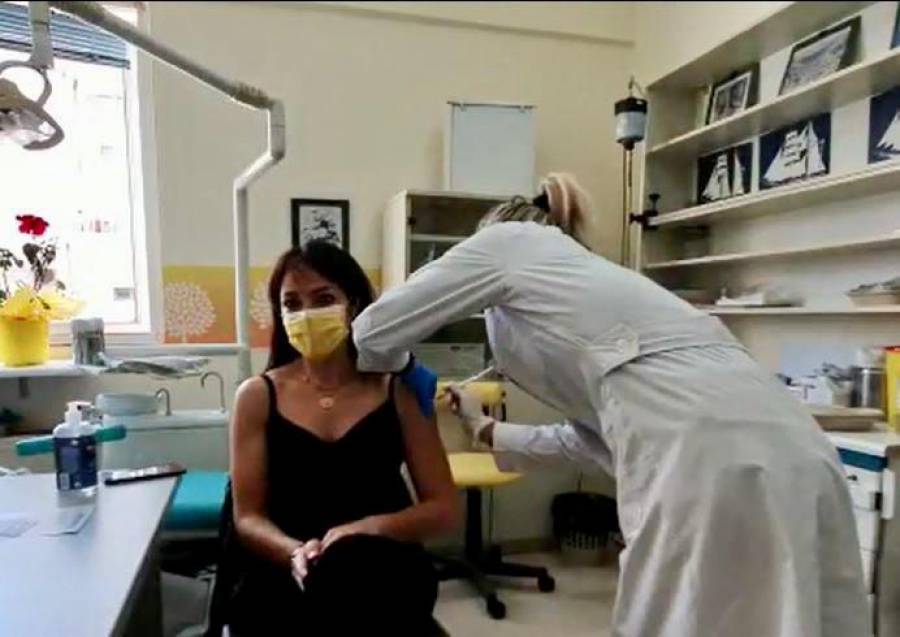 Με AstraZeneca εμβολιάστηκε η Δόμνα Μιχαηλίδου