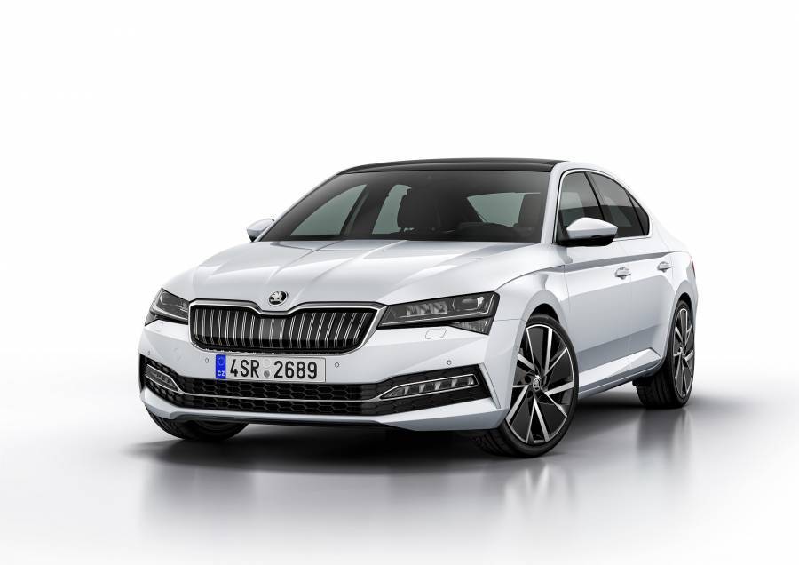 H Skoda ανανέωσε τη λιμουζίνα της ...υβριδικά