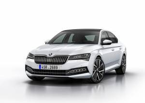H Skoda ανανέωσε τη λιμουζίνα της ...υβριδικά
