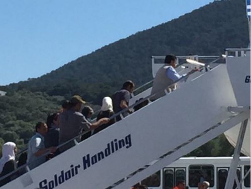 Οι 12 πρόσφυγες που ταξιδεύουν στο Βατικανό με τον Πάπα