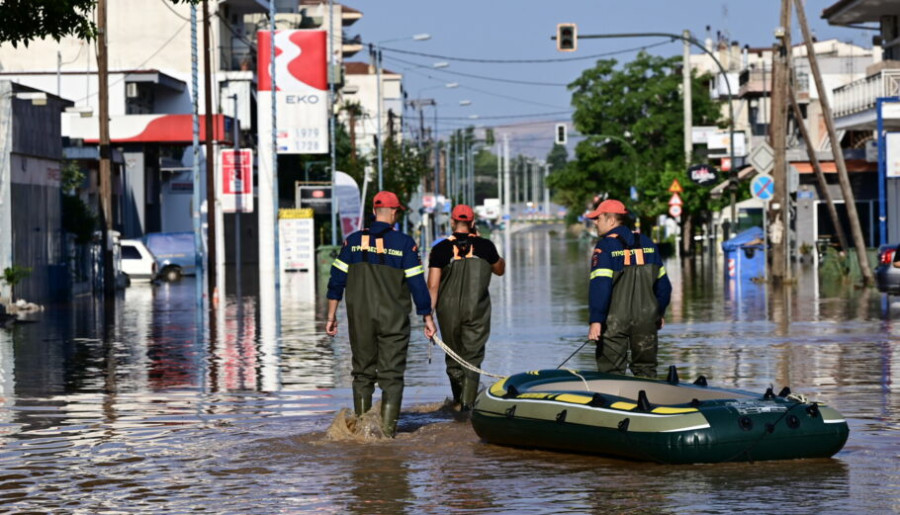 Πυροσβεστική: 4.250 διασώσεις-απομακρύνσεις ατόμων- 9.047 κλήσεις για τις πλημμύρες