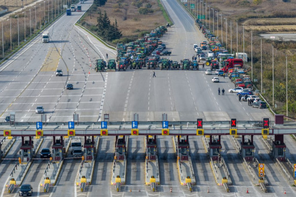 Μπλόκο Μαλγάρων: Ιδιοκτήτες ταξί και επαγγελματίες λαϊκών αγορών «ενώνουν» δυνάμεις με τους αγρότες