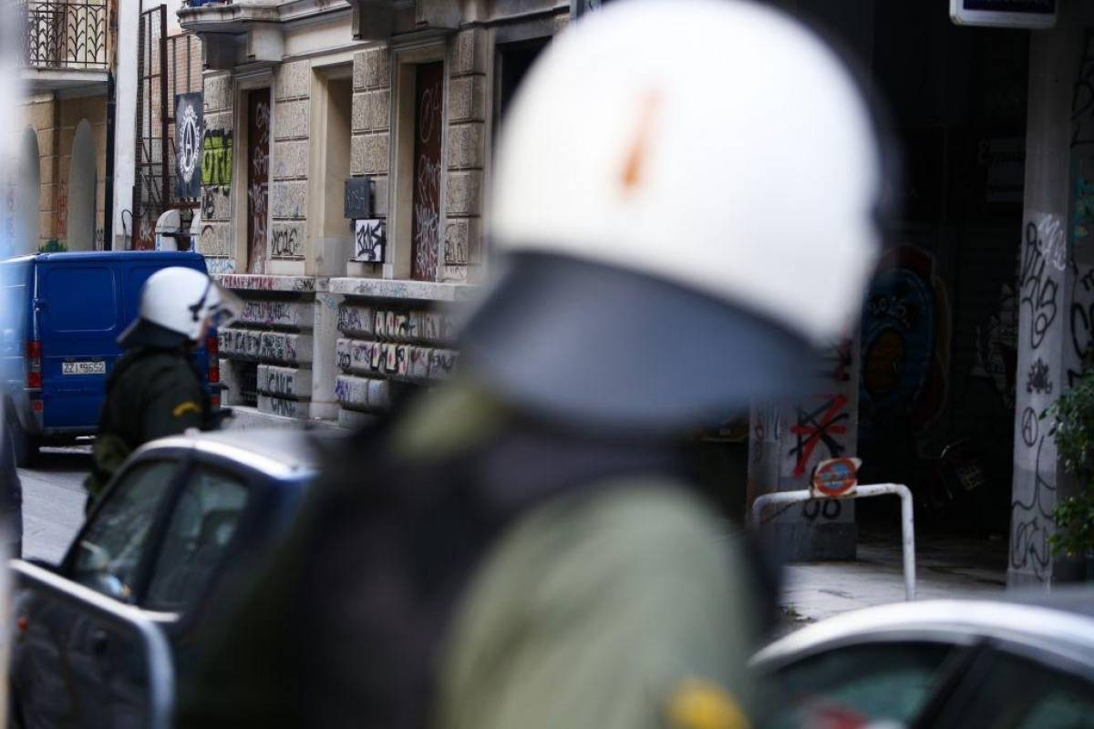 Κουκάκι: Επιχείρηση της ΕΛΑΣ για την εκκένωση τριών καταλήψεων