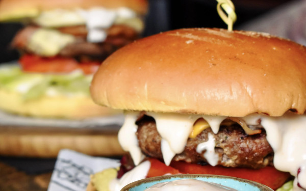 Ώρα για burger σε 5 πεντανόστιμες διευθύνσεις