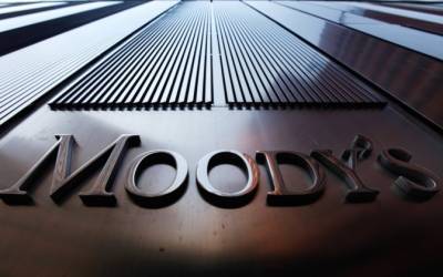 Moody&#039;s για άρση capital controls: Credit positive για τις τράπεζες