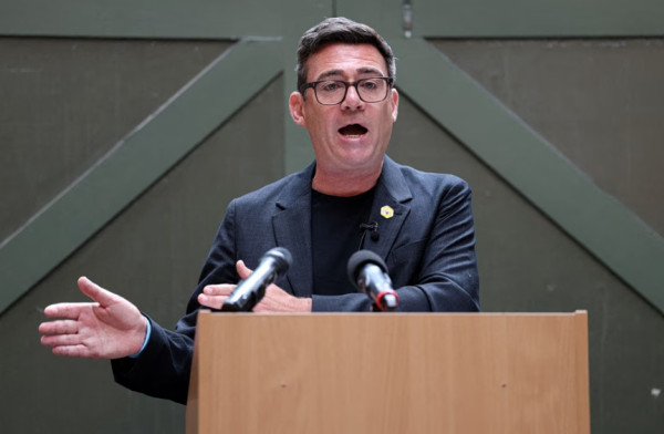 Μπέρναμ: «Θέλω τη Βρετανία ξανά στην ΕΕ» – Ανοίγει τη συζήτηση για τις συνέπειες του Brexit