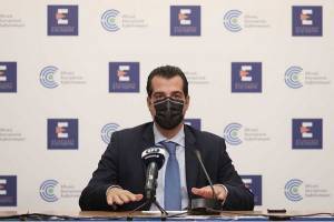 Πλεύρης: Κίνητρο για τις νεότερες ηλικίες τα προνόμια στους εμβολιασμένους