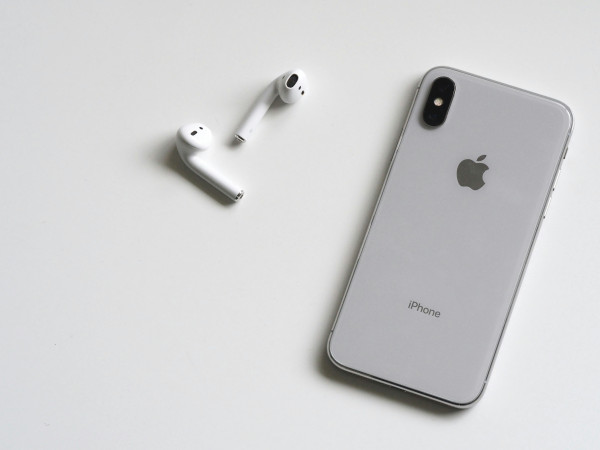 Apple: Οι αυξήσεις τιμών στα iPhone δεν οφείλονται στους δασμούς