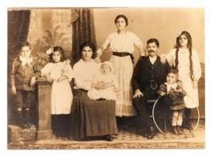 Με χαράτσι στους επαγγελματίες το ισοδύναμο για τα οικογενειακά επιδόματα