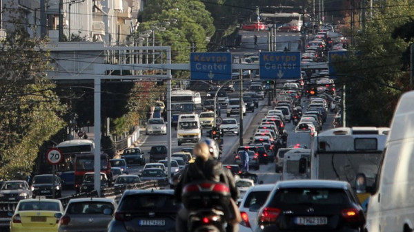 Μειώθηκαν οι νέες άδειες κυκλοφορίας ΙΧ τον Ιούλιο-Προτίμηση στις μηχανές