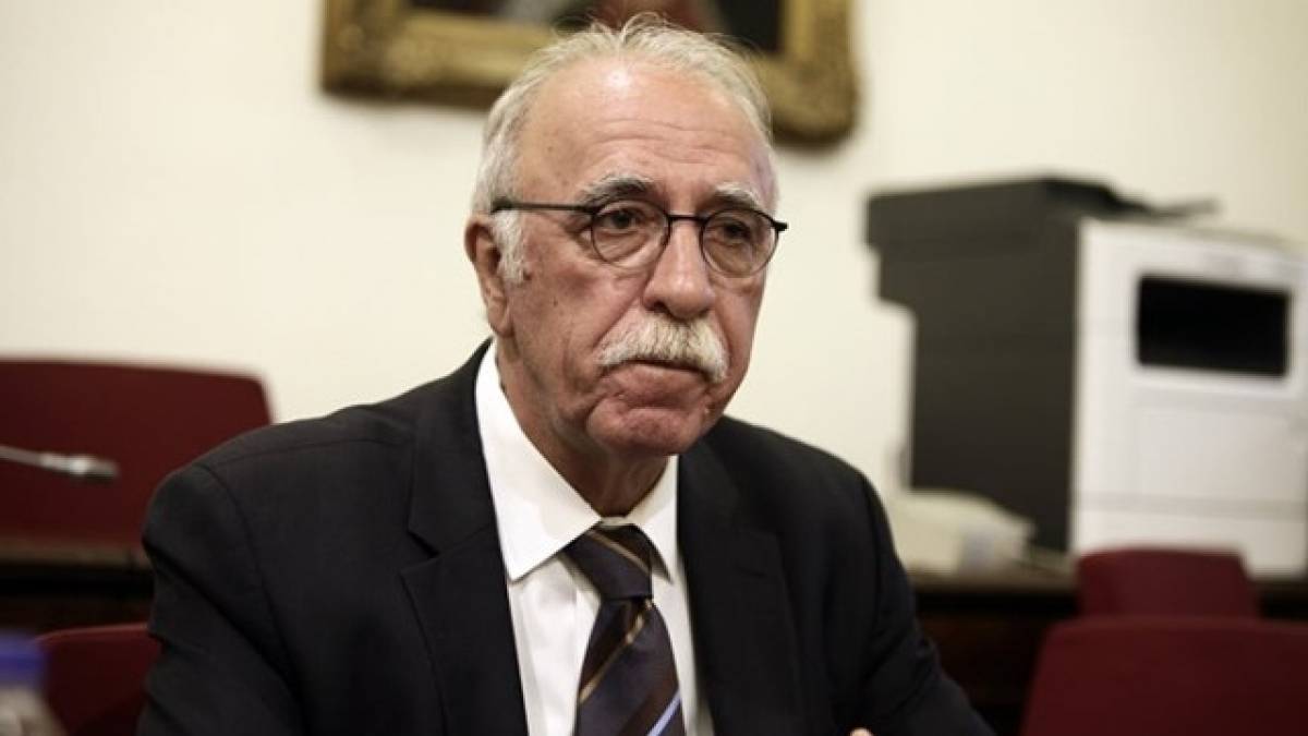 Βίτσας: Καταβάλλονται προσπάθειες για την αποσυμφόρηση των νησιών