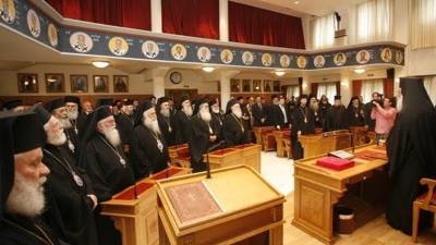 Ιερά Σύνοδος:Ανησυχία για το αίτημα διεξαγωγής της λειτουργίας στα μακεδονικά