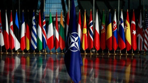 ΝΑΤΟ: Καταγγέλλει επικίνδυνη υπέρπτηση ρωσικών καταδιωκτικών πάνω από πλοία του