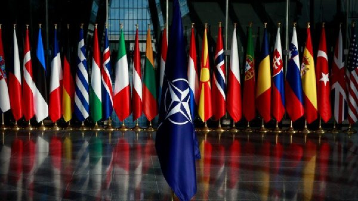 ΝΑΤΟ: Καταγγέλλει επικίνδυνη υπέρπτηση ρωσικών καταδιωκτικών πάνω από πλοία του