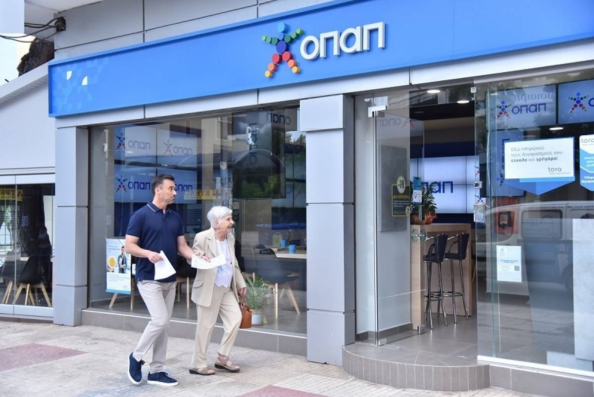 Γιώργος Καπουτζίδης και Έφη Παπαθεοδώρου πληρώνουν το…λογαριασμό εύκολα και γρήγορα