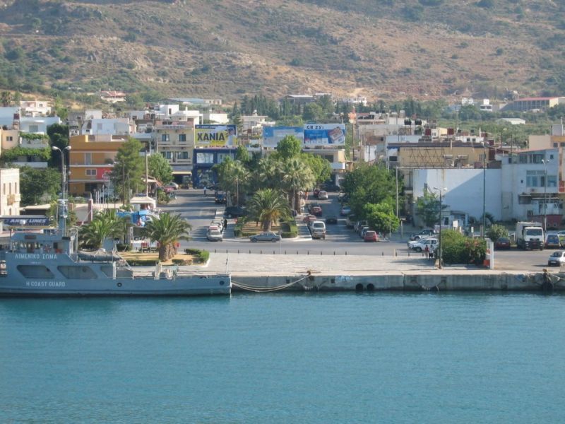 Όργιο λαθρεμπορίας με καύσιμα του στρατού στη Σούδα