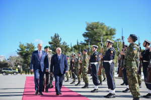 Δένδιας: Αποστολή τεθωρακισμένων στον Λίβανο - Ενίσχυση στρατιωτικής συνεργασίας