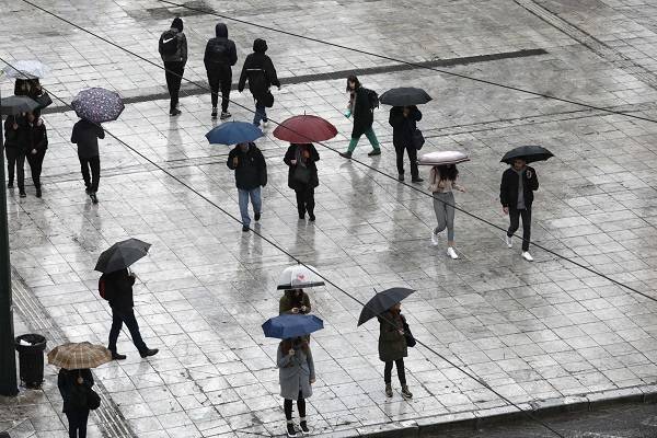 Κρύο και βροχές φέρνει ο Οκτώβριος-Σαββατοκύριακο με θυελλώδεις ανέμους