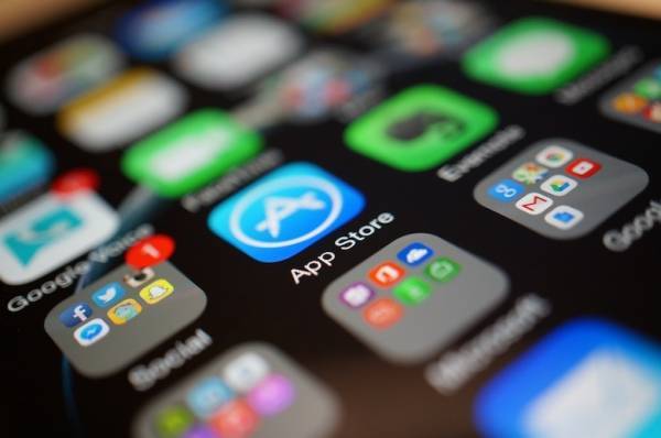 Η Apple αφαίρεσε εφαρμογή της Facebook από το App Store