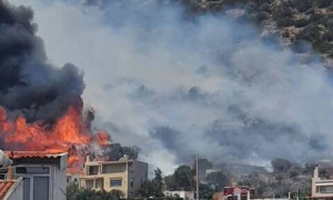 Λούτσα: Ένας 62χρονος ελαφρά τραυματίας από τη φωτιά