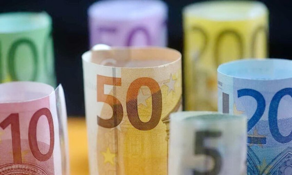 Καταβάλλεται σήμερα το μπόνους €300 σε επιπλέον 2.434 μακροχρόνια ανέργους