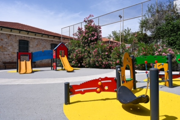 Δήμος Αθηναίων: Αναμόρφωσε πλήρως παιδική χαρά στα Ιλίσια