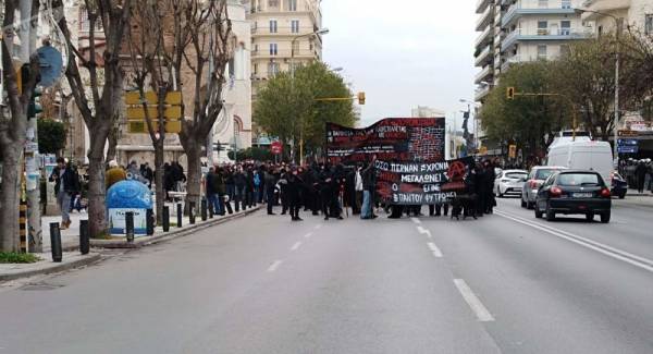 Διαμαρτυρία των αντεξουσιαστών για τις εκκενώσεις υπό κατάληψη κτιρίων