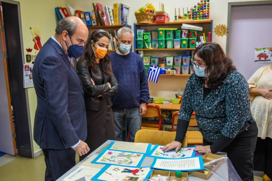Επίσκεψη Χατζηδάκη- Μιχαηλίδου στο Κέντρο Εκπαίδευσης και Αποκατάστασης Τυφλών