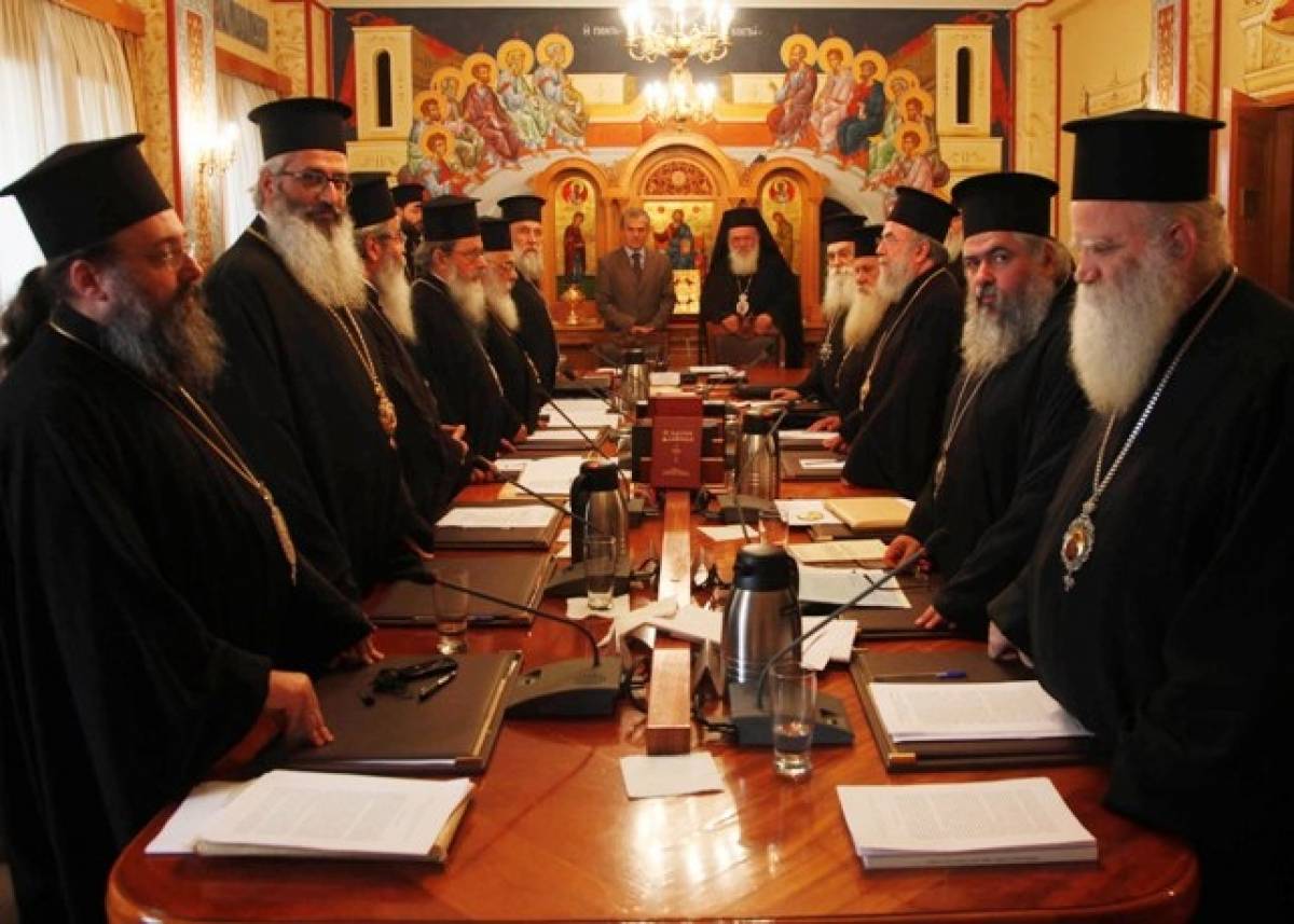 Εκκλησία: Η Θεία Κοινωνία δεν γίνεται αιτία μετάδοσης ασθενειών