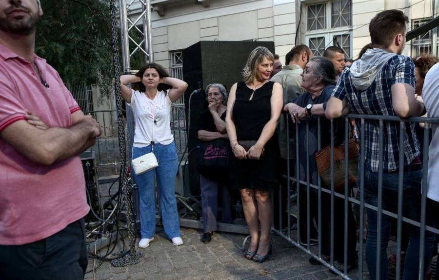 Ο ΣΥΡΙΖΑ της Παπακώστα και του Κουβέλη στην Πλατεία Ασωμάτων