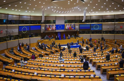 Ευρωκοινοβούλιο: Ζητεί διασφάλιση της οικουμενικότητας των ανθρωπίνων δικαιωμάτων