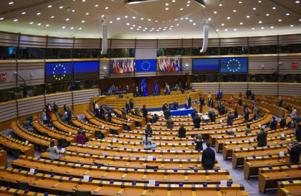 Ευρωκοινοβούλιο: Ζητεί διασφάλιση της οικουμενικότητας των ανθρωπίνων δικαιωμάτων