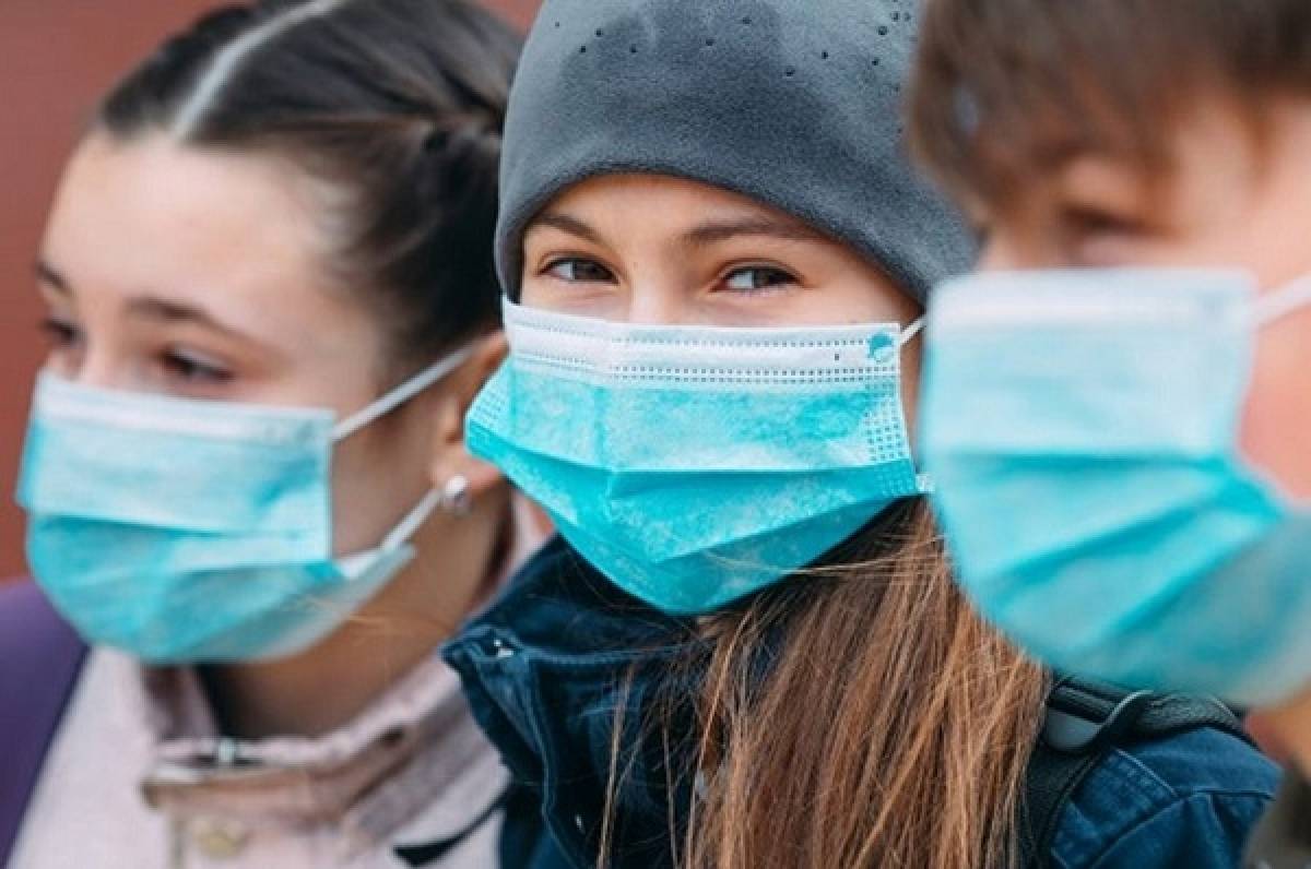 «Παγώνει» μέχρι νεωτέρας η παραγωγή μασκών μετά το σάλο