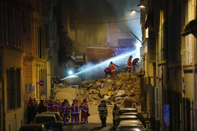 Μασσαλία- Κατάρρευση πολυκατοικίας: Τουλάχιστον δύο νεκροί, έρευνες για τους αγνοούμενους