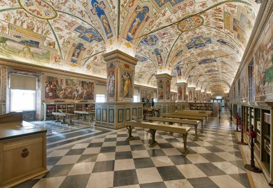 Διαδικτυακός περίπατος στη βιβλιοθήκη του Βατικανού