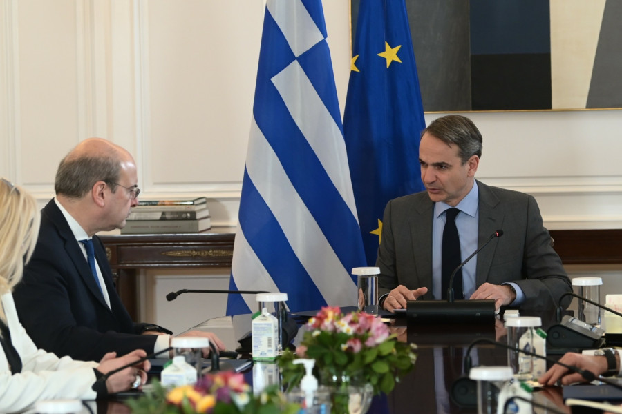 Γιατί «καίγεται» η αύξηση του κατώτατου μισθού