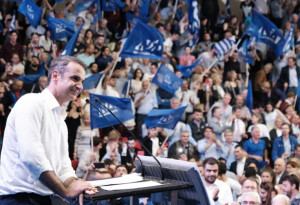 Ανακοινώνονται νέα μέτρα για νέους, ιδιοκτήτες ακινήτων και δημοσίους υπαλλήλους