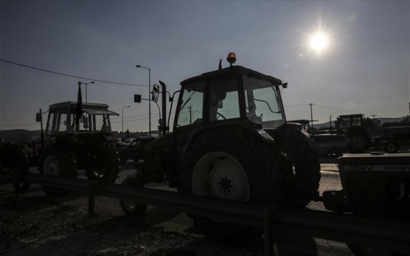 Αγρότες: 24ωρο «μπλακ-άουτ» αύριο στα Τέμπη