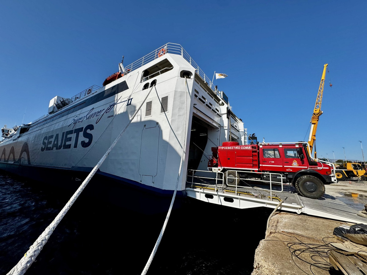 Πυρκαγιά στη Χίο: H SEAJETS διέθεσε δύο επιπλέον πλοία της για μεταφορά πυροσβεστικών δυνάμεων