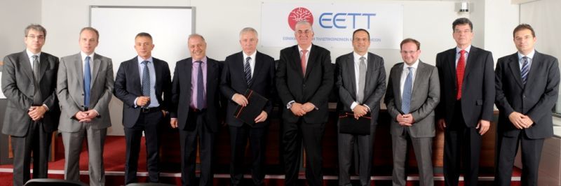 Μπήκαν οι υπογραφές για την παραχώρηση για τη χρήση φάσματος στην κινητή τηλεφωνία