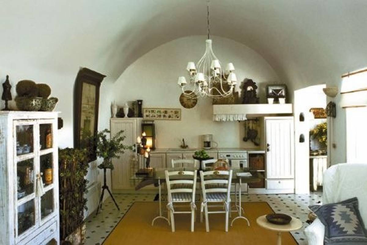 Finikia Residence: Μια αναπαλαιωμένη «κάναβα» στη Σαντορίνη στα Aria Hotels